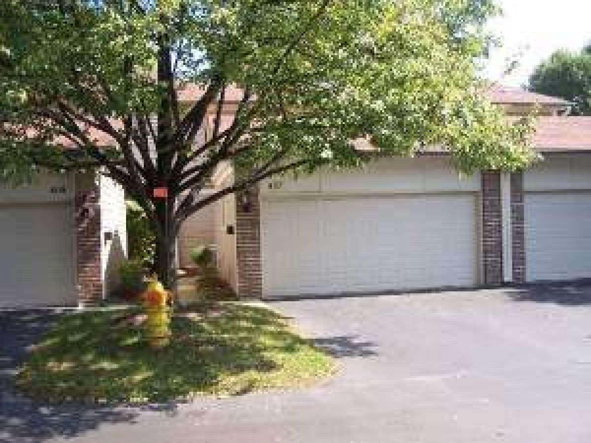 Townhomes Rented Park West Deerfield Illinois, 407 Swallow