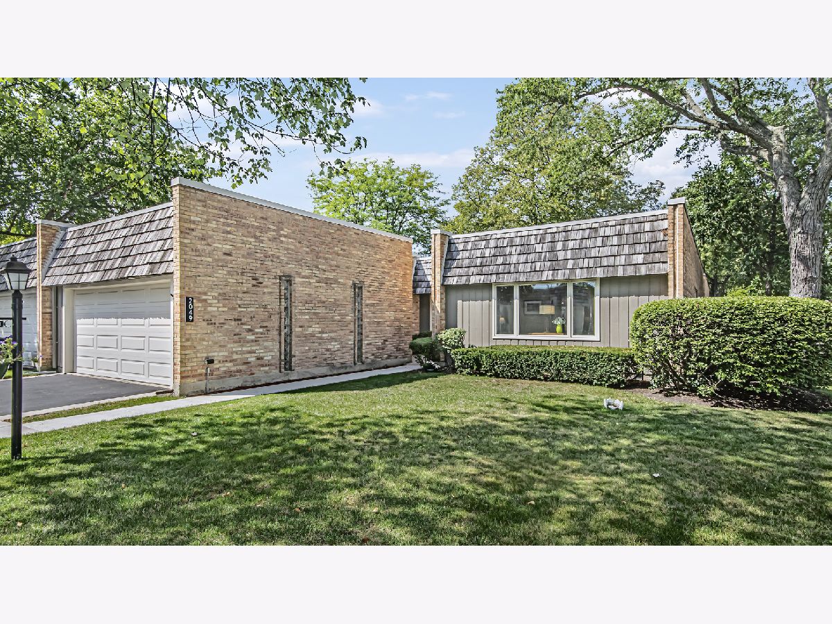 Condos & Townhomes Sold The Commons Northbrook Illinois, 2049 Plymouth