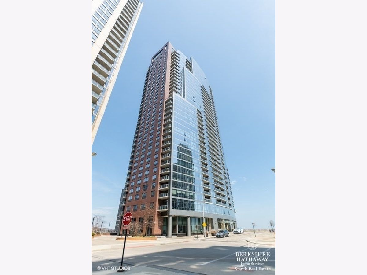 Condominiums Rented The Chandler Chicago Illinois, 450 Waterside