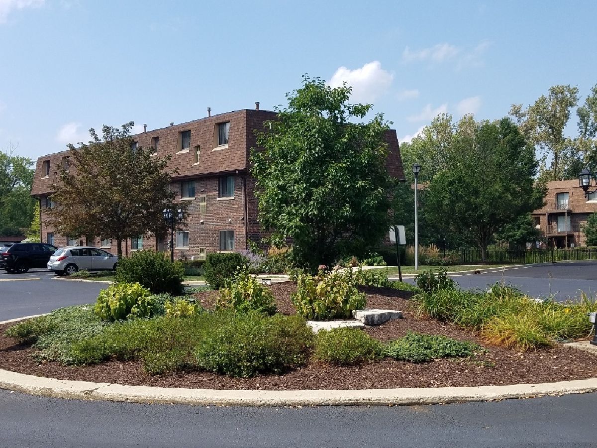 Condominiums Sold Hidden Valley Lombard Illinois, 1410 Fairfield