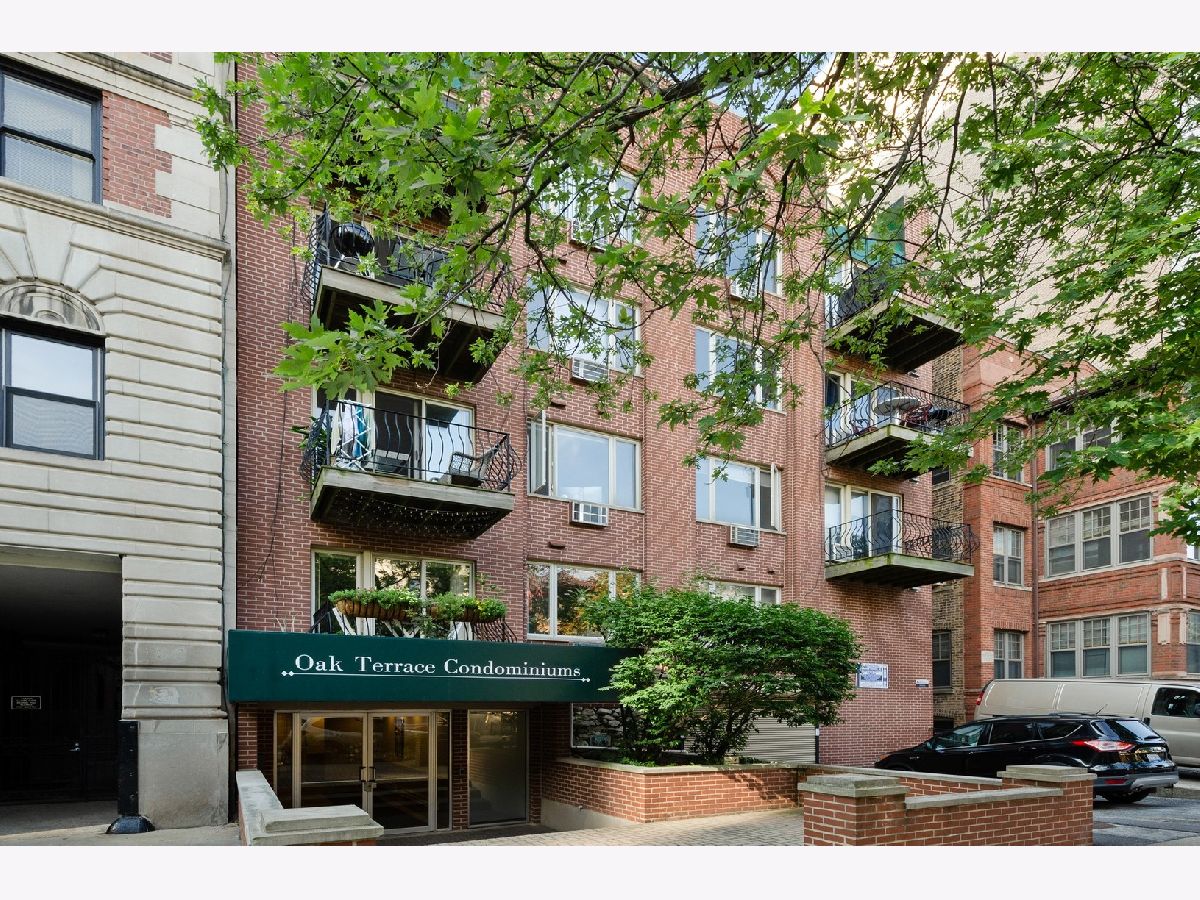 Condos & Townhomes Sold Oak Terrace Condominiums Chicago Illinois, 435 Oakdale