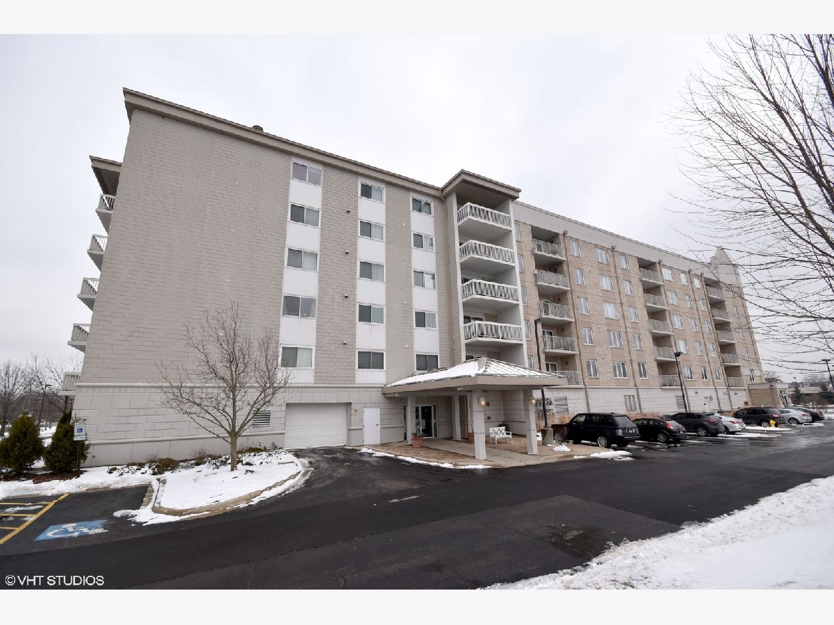 Condominiums Rented York Brook Lombard Illinois, 2030 Saint Regis