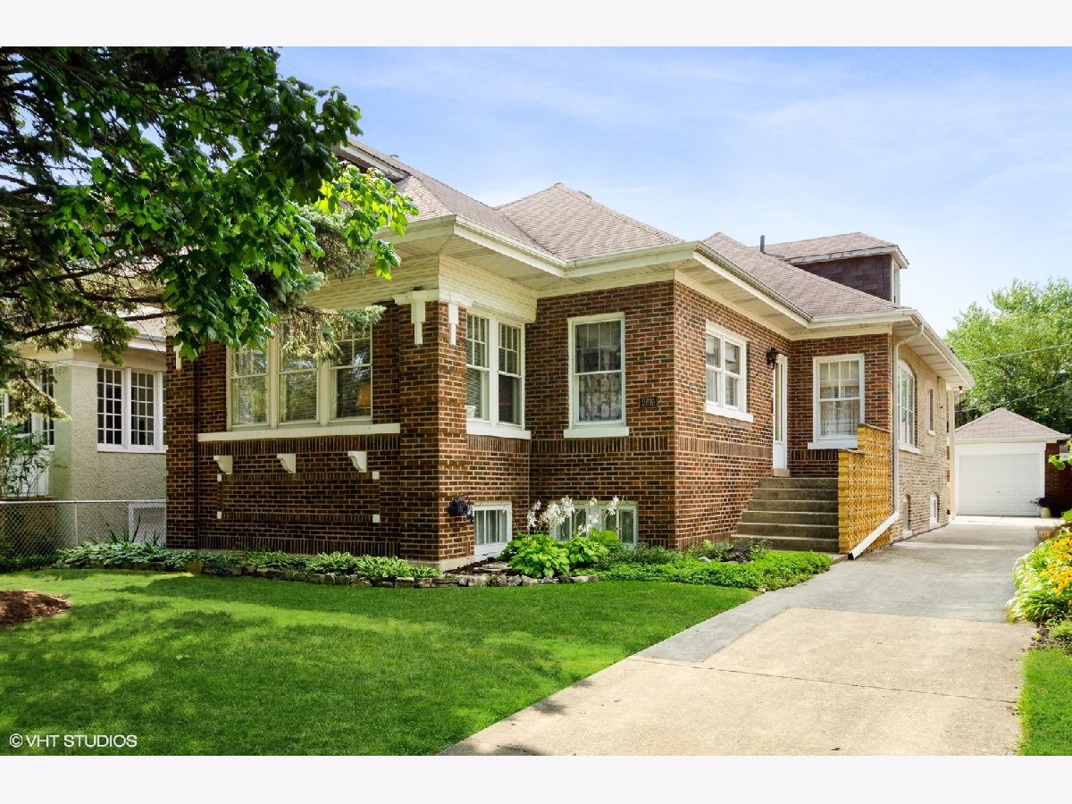 Condos & Townhomes & Homes Sold Ravenswood Gardens Chicago Illinois, 2619 Sunnyside