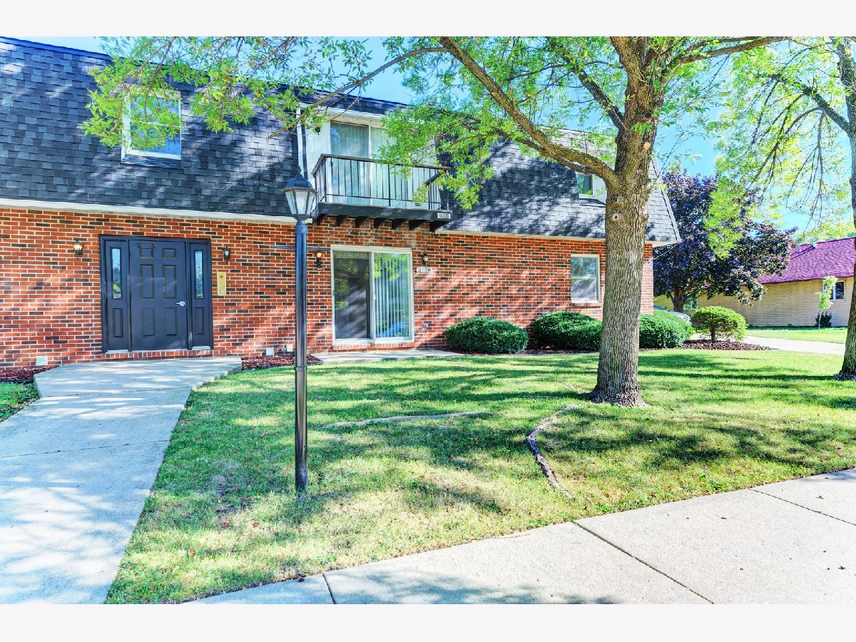 Homes & Condominiums Sold Lake Lawn Joliet Illinois, 1323 Buell