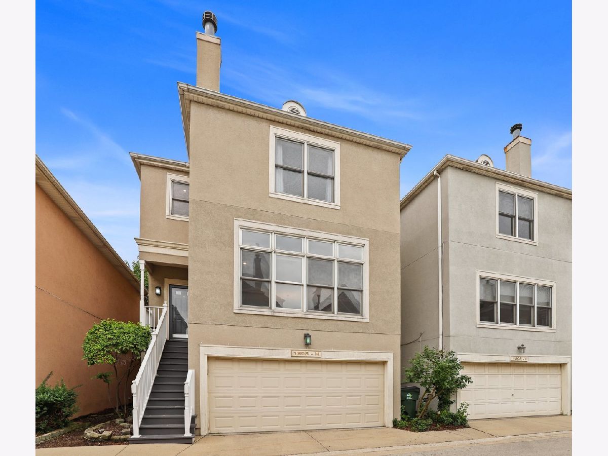 Homes & Townhomes & Condos Rented Picardy Place Chicago Illinois, 1808 Diversey