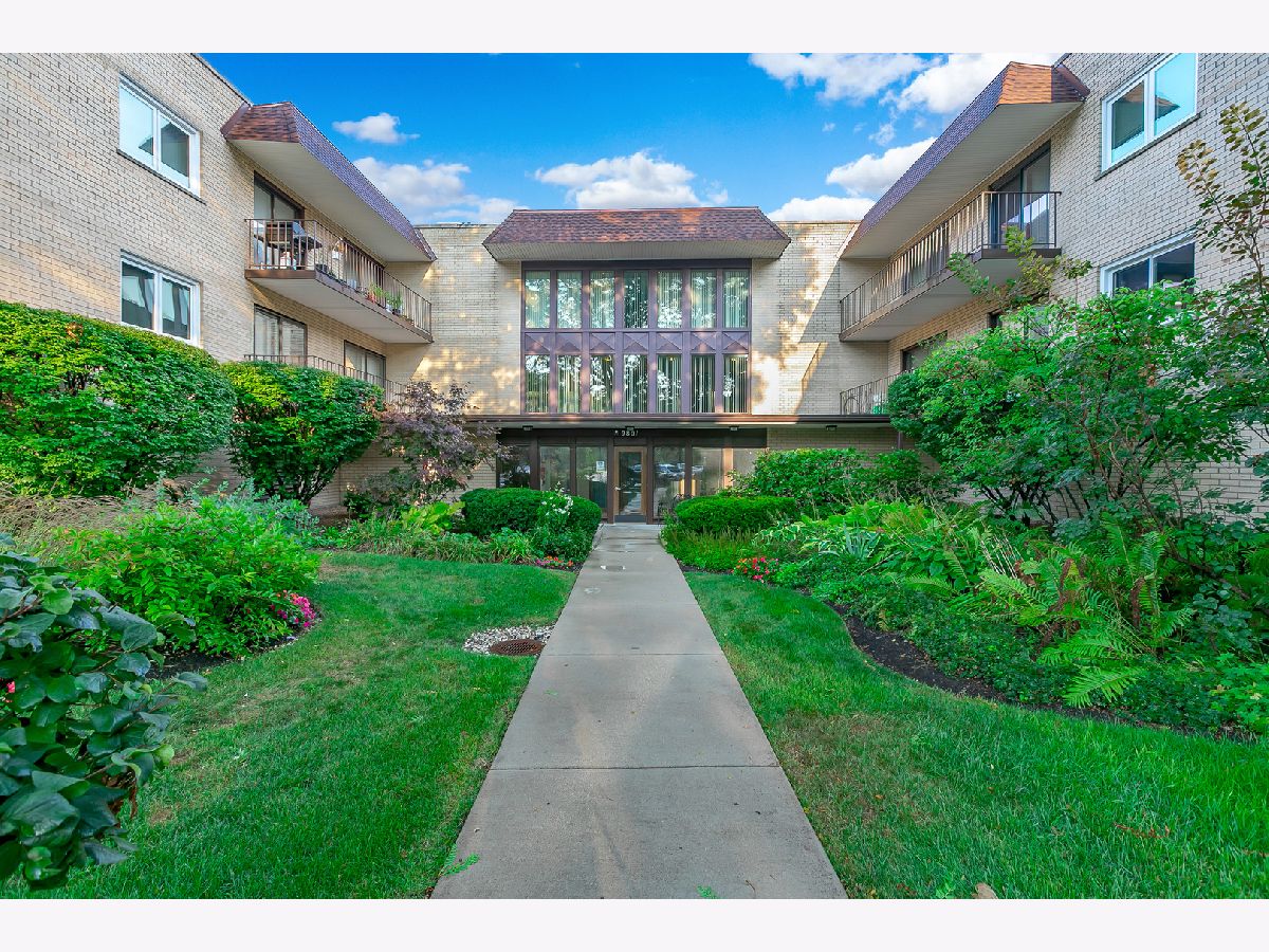 Condominiums Sold Devonshire Terrace Skokie Illinois, 9801 Gross Point