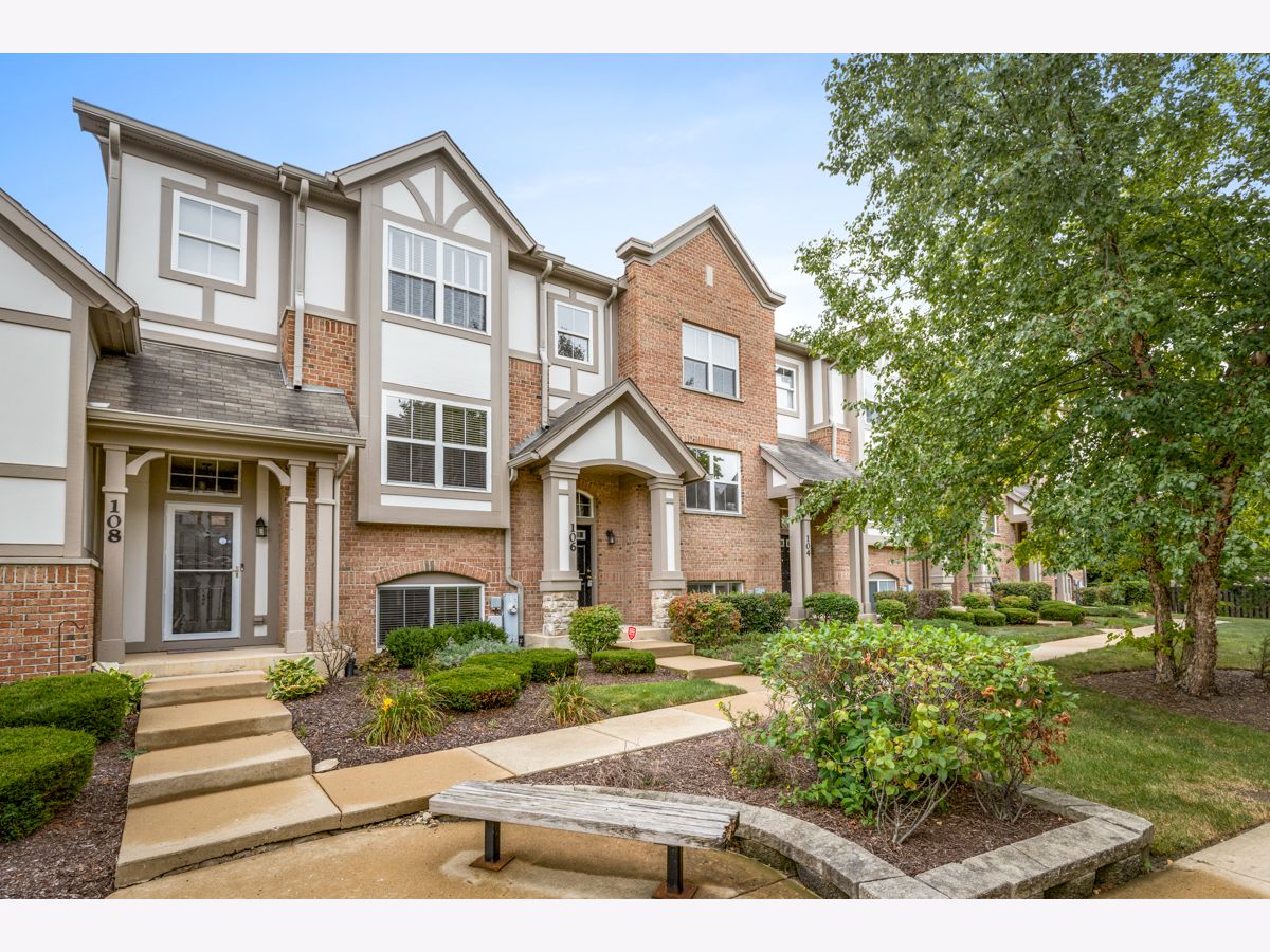Townhomes & Condos & Homes Rented Concord Village Lake Zurich Illinois, 106 Rosehall