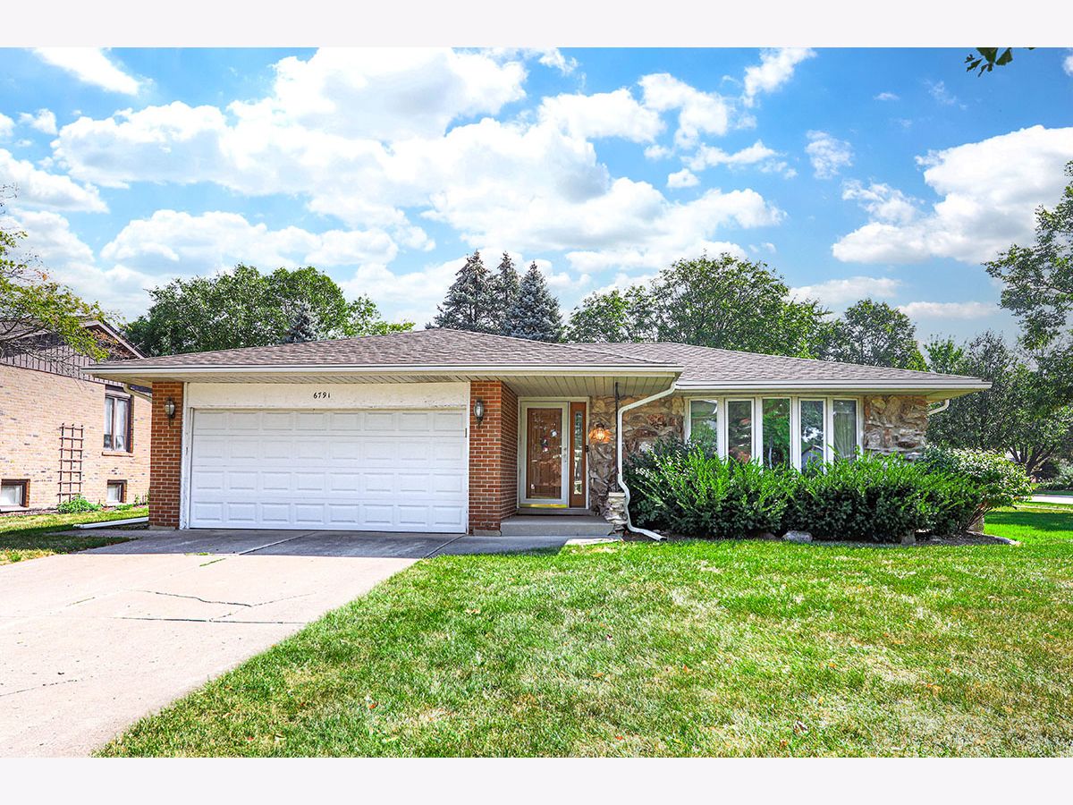Homes Sold Regency Grove Downers Grove Illinois, 6791 Barrett