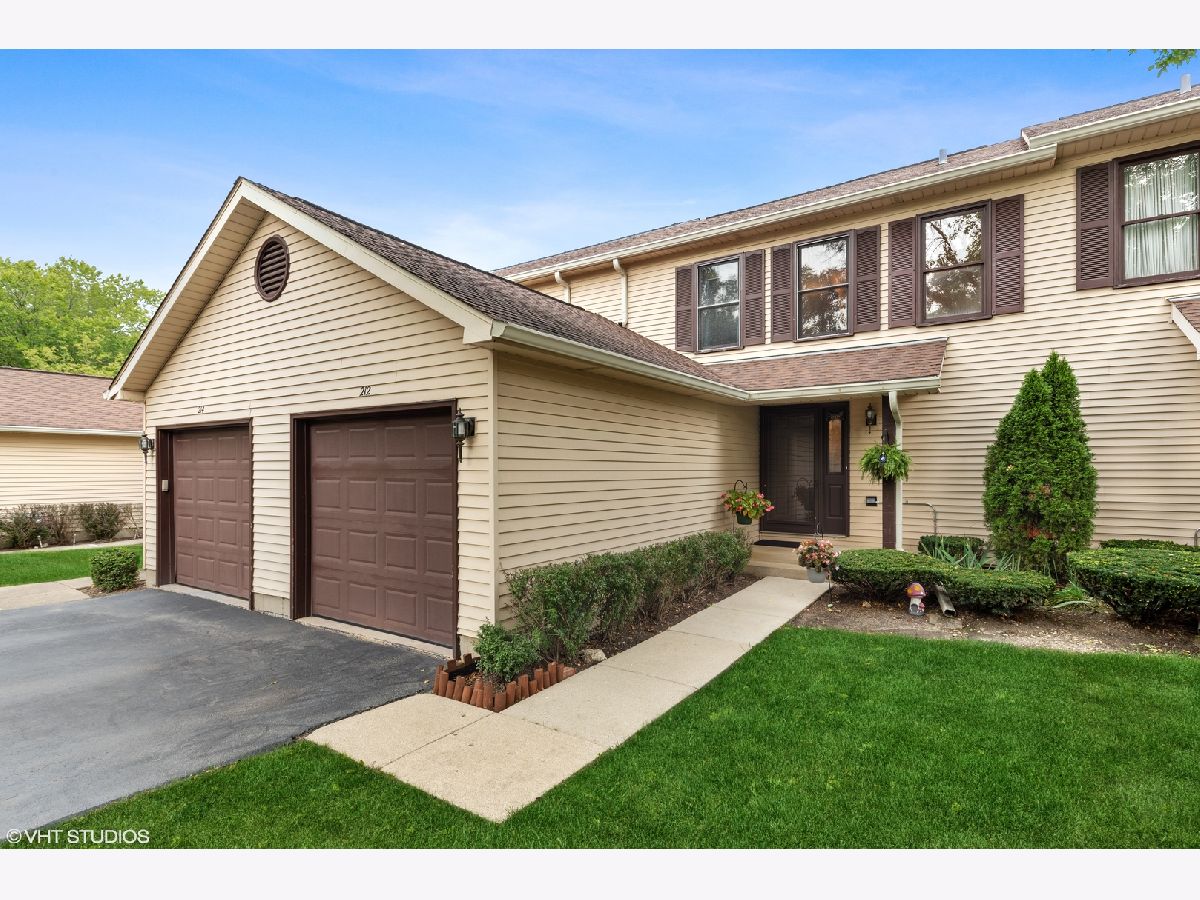 Townhomes Sold Creekside Villas Palatine Illinois, 212 Villa Circle