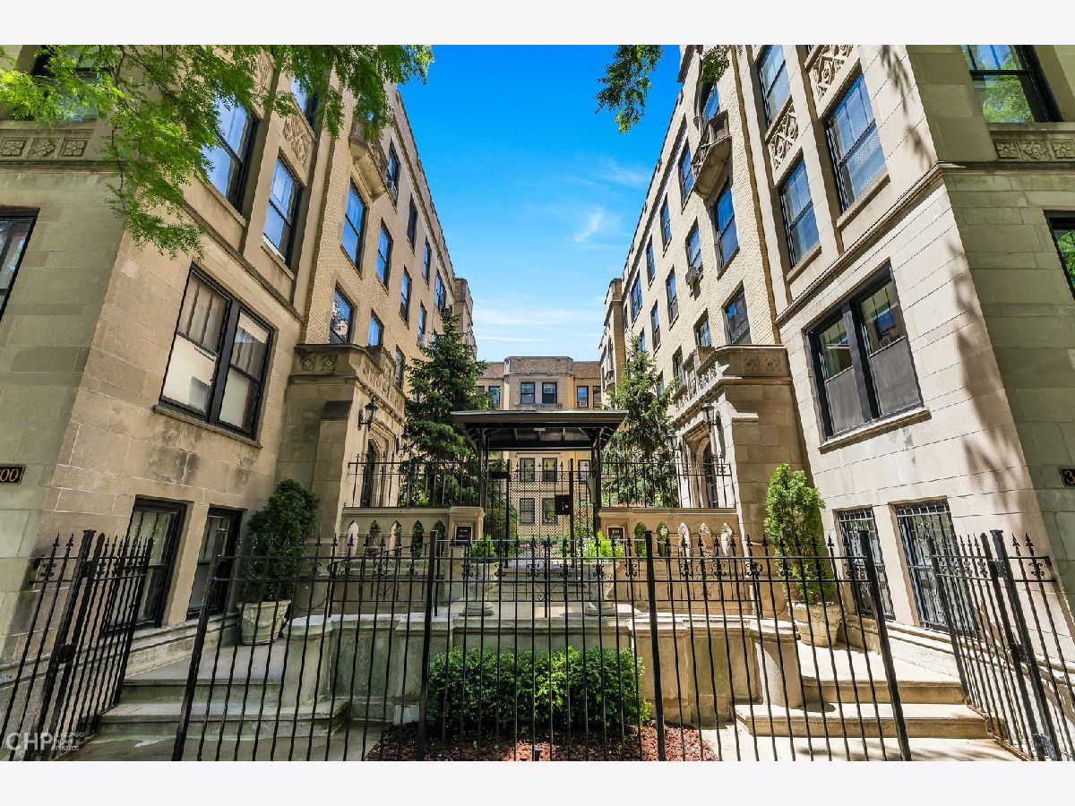 Condos & Townhomes Sold Pine Grove Court Chicago Illinois, 3602 Pine Grove