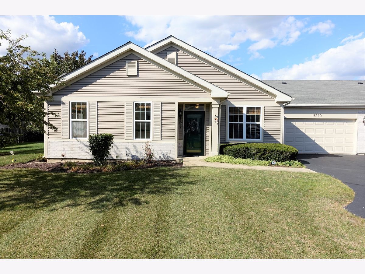 Townhomes & Condos & Homes Rented Carillon Lakes Crest Hill Illinois, 16340 Crescent Lake