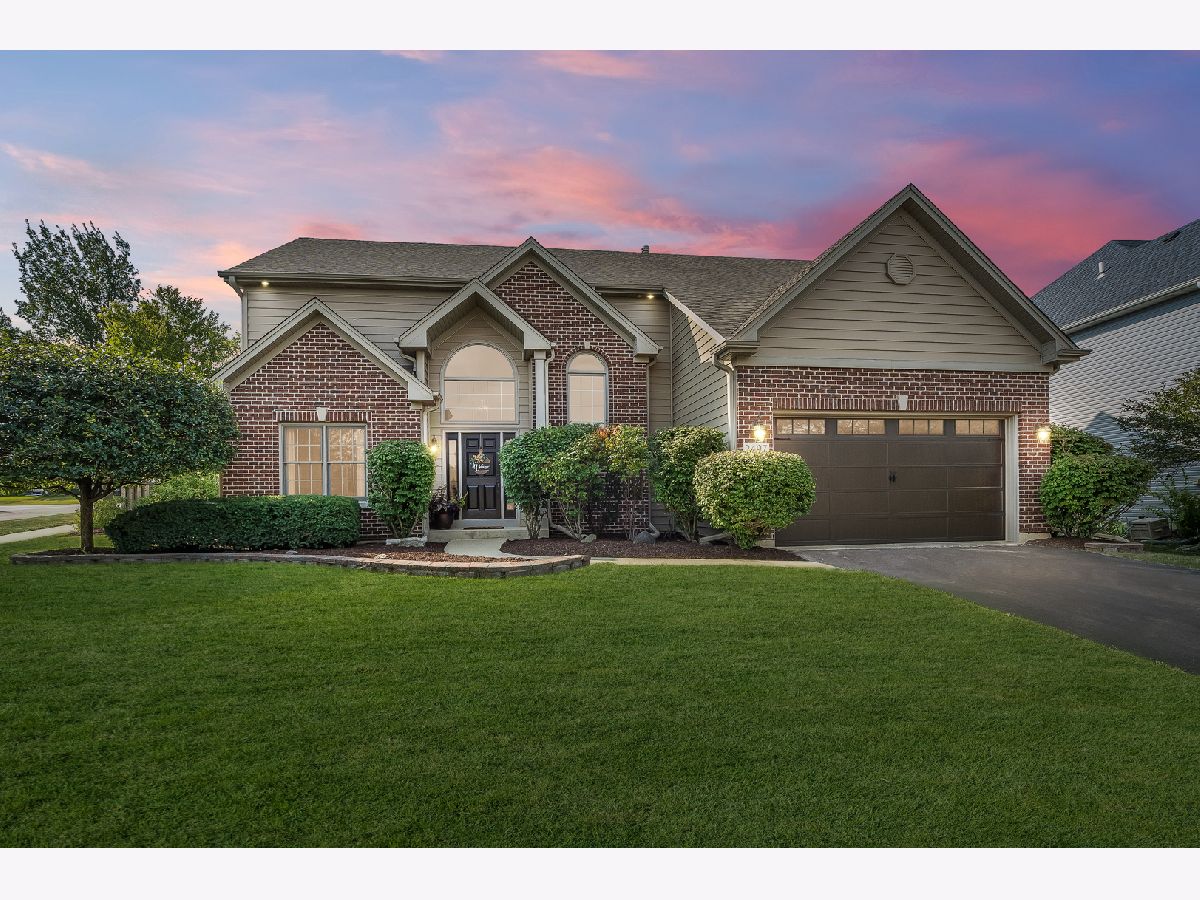 Homes Sold Wheatlands-summit Chase East Aurora Illinois, 2497 Holland