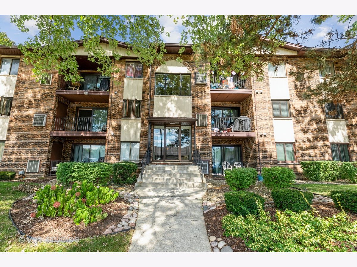 Condominiums Sold Applegate Crestwood Illinois, 14033 Laramie