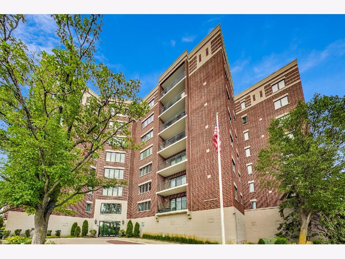 Condominiums Sold Towne Place Arlington Heights Illinois, 201 Vail