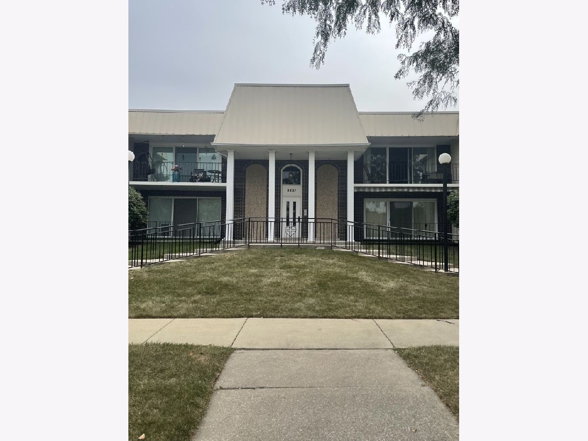 Condominiums Sold Parkshire Estates Oak Lawn Illinois, 9821 Keeler