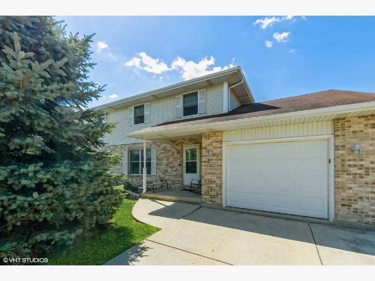 Homes & Condos & Townhomes Sold Foxford Manhattan Illinois, 15623 Waterford