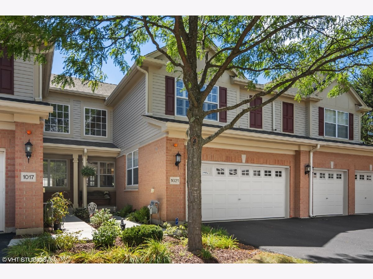 Townhomes & Homes Sold Sonoma Lake Zurich Illinois, 1021 Orchard Pond