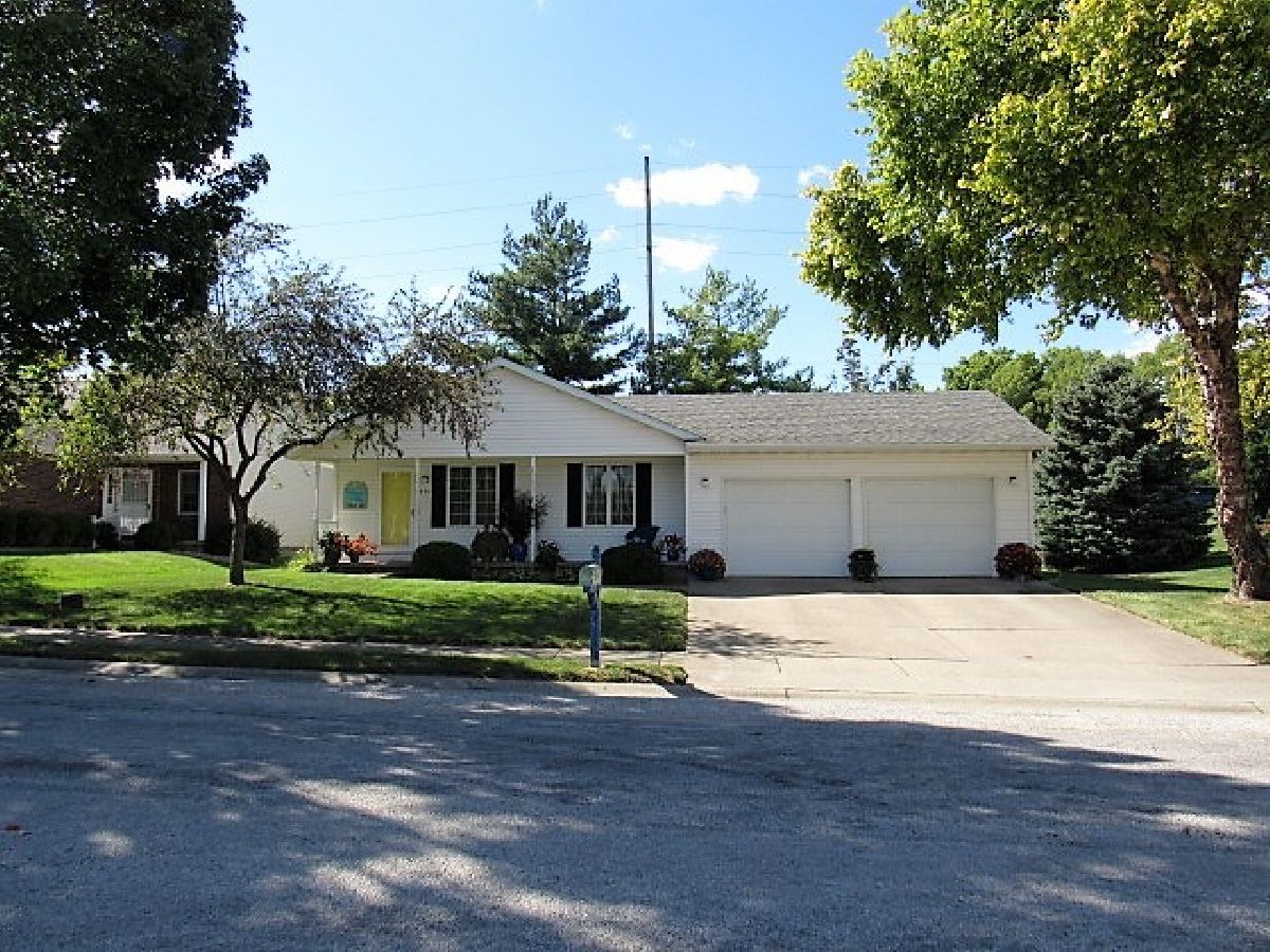 Homes & Condos & Townhomes Sold Cedarside Clinton Illinois, 115 Cedar
