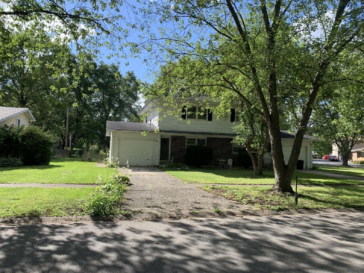 Homes & Condos & Townhomes Rented Brookside Manor Oswego Illinois, 301 Forest