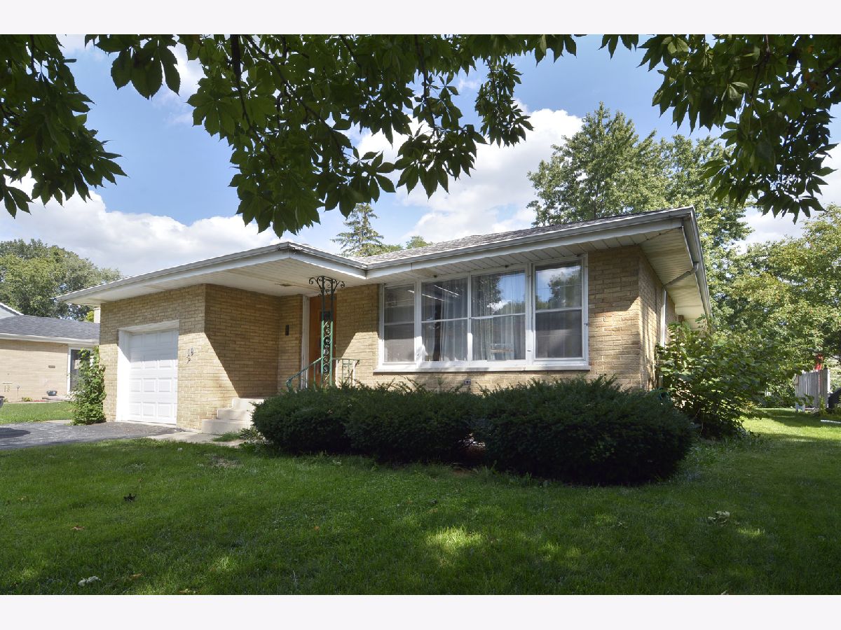 Homes Rented Busse Triangle Mount Prospect Illinois, 19 School