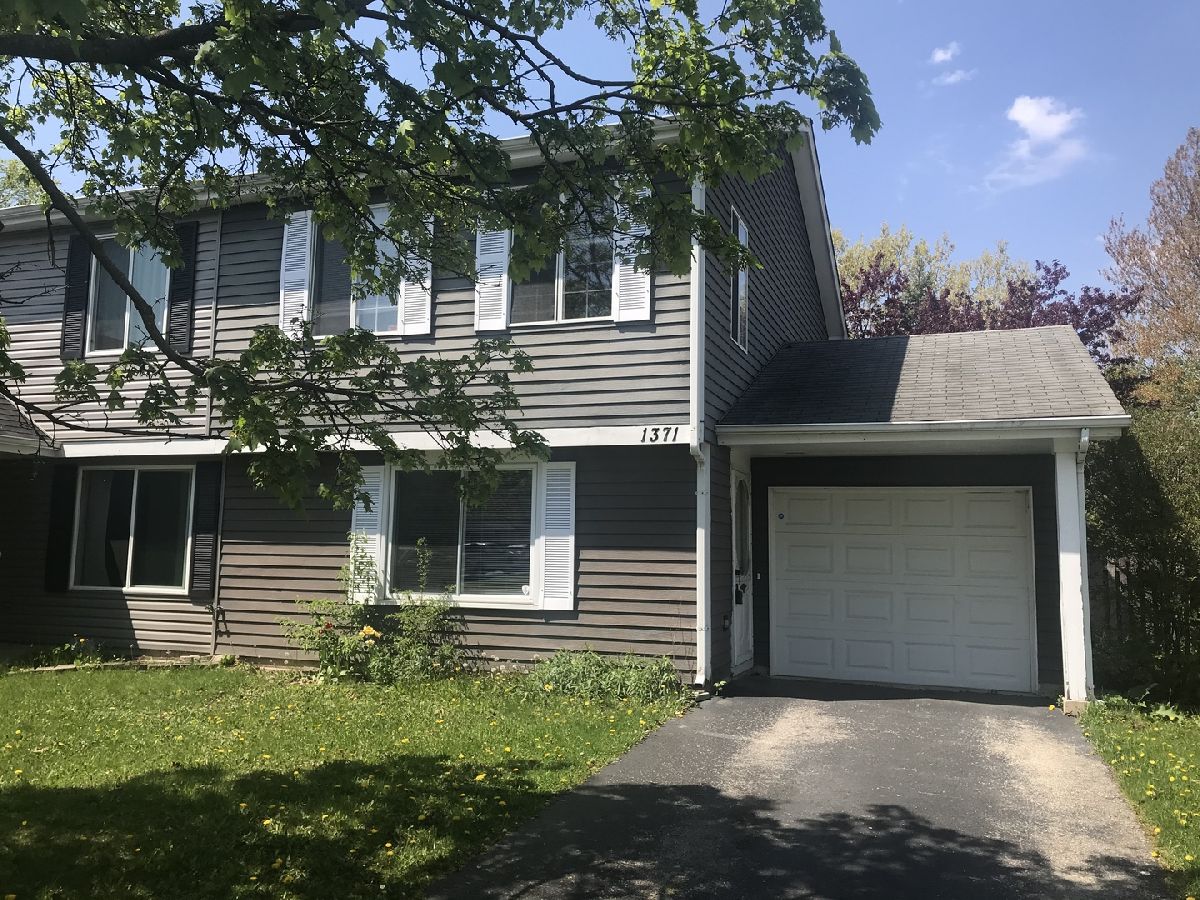 Townhomes Rented Eagle Trace Aurora Illinois, 1371 Andover