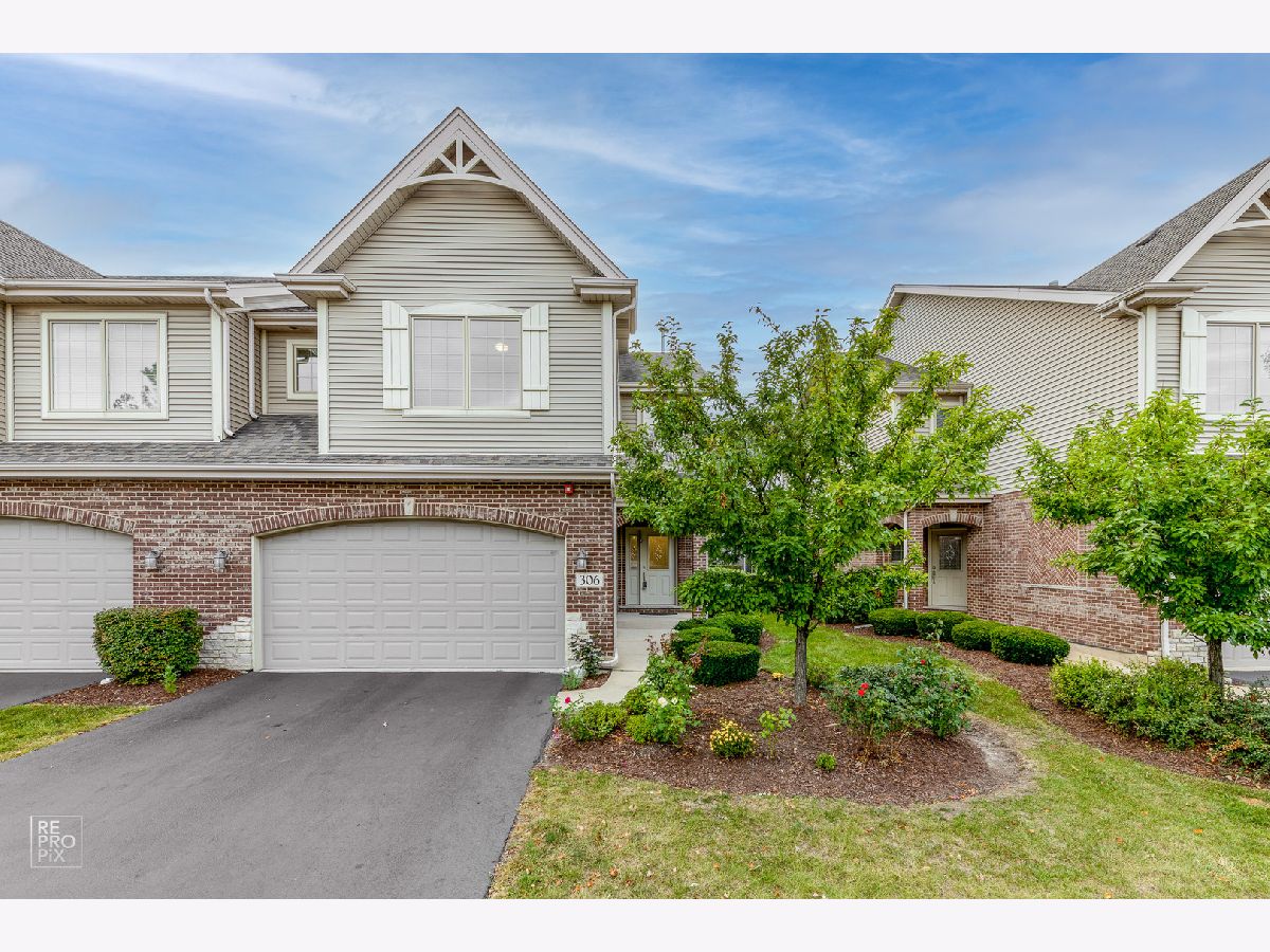 Townhomes Sold Hidden Oaks Itasca Illinois