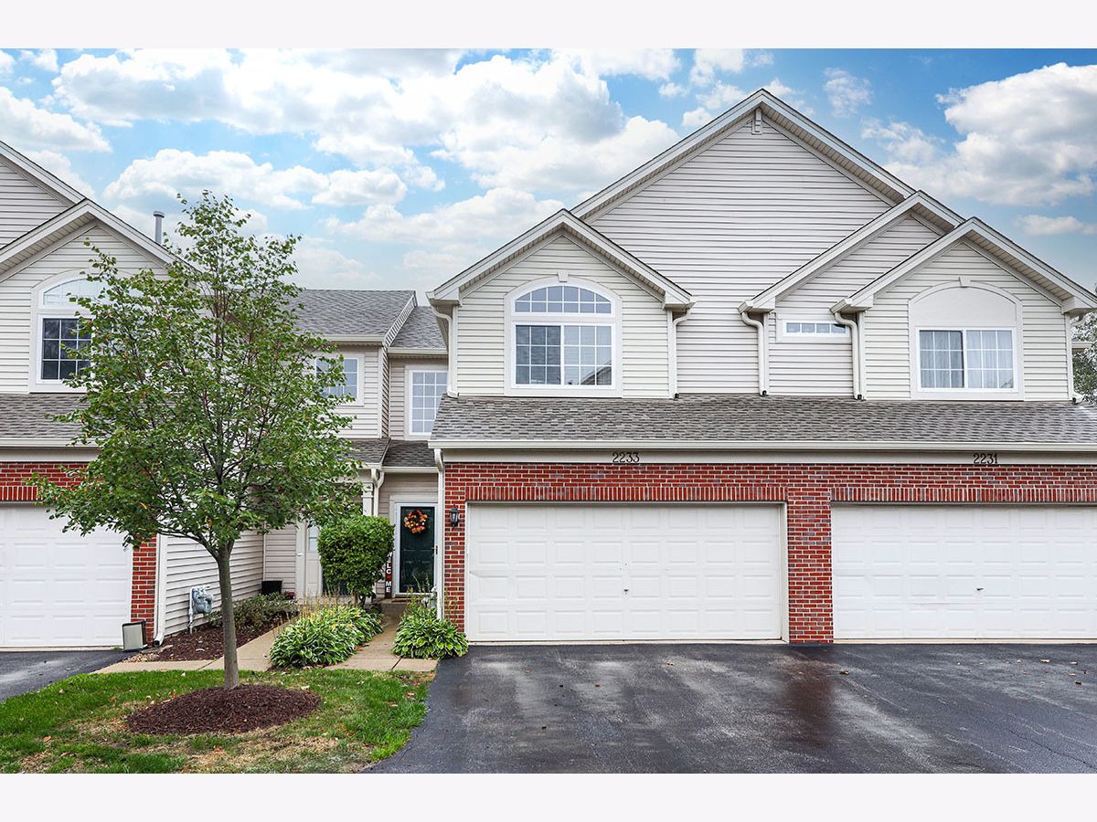 Townhomes Sold Abington Woods Aurora Illinois, 2233 Stoughton