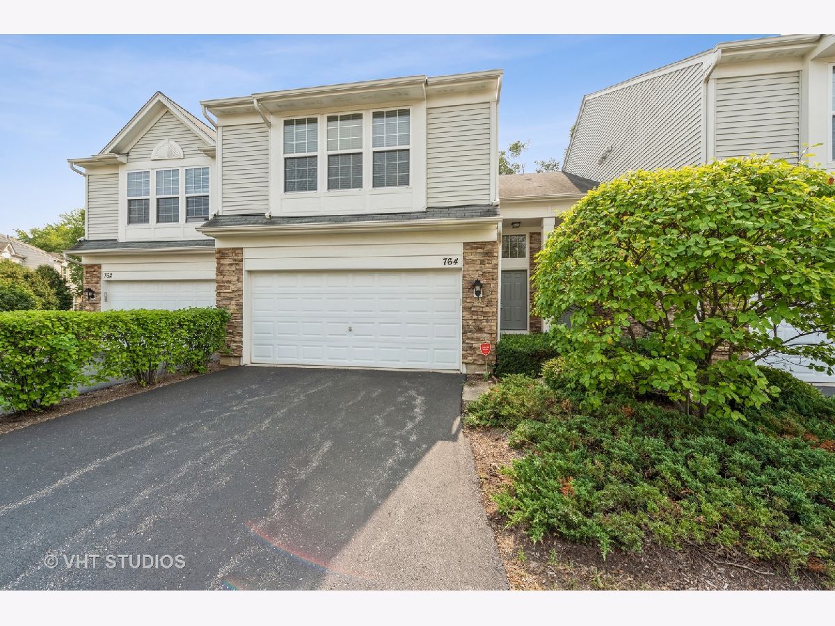 Townhomes Sold Lakeside Pointe Crystal Lake Illinois, 764 Pointe