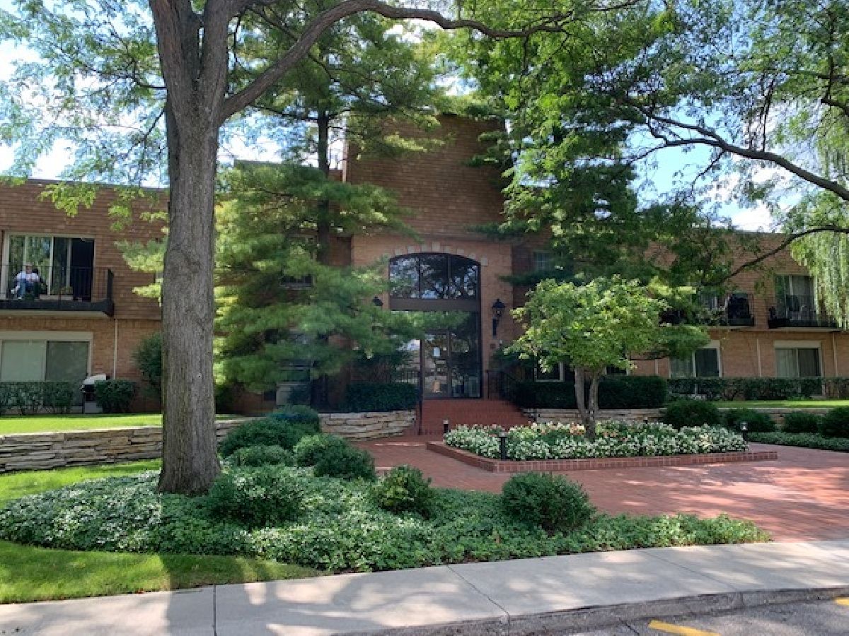 Condominiums Sold Brooke Estates Highland Park Illinois, 1220 Park