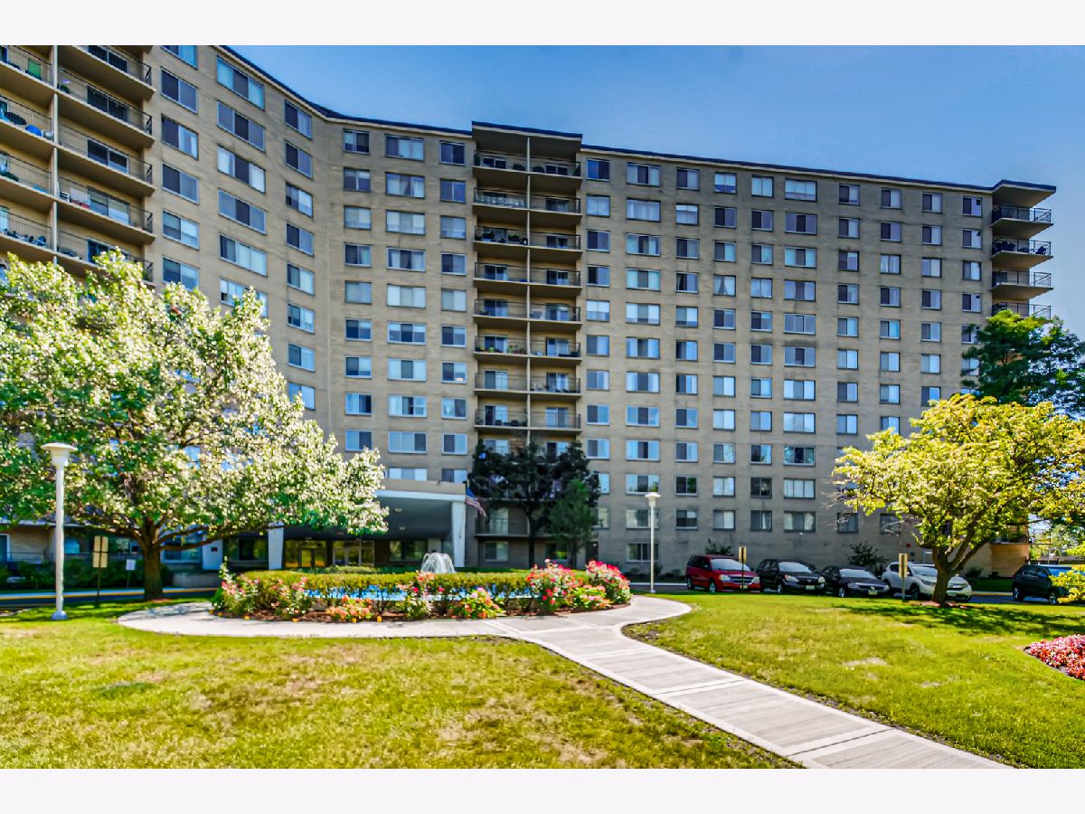 Winston Towers Chicago IL, Condominiums For Sale & For Rent Sadie