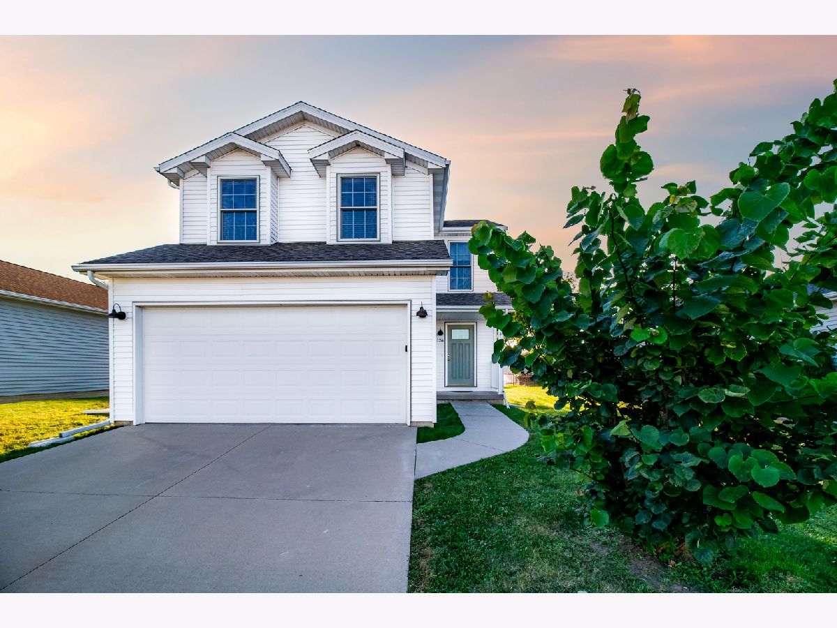 Homes & Condos & Townhomes Sold Mcgraw Park Bloomington Illinois, 1126 Rader Run
