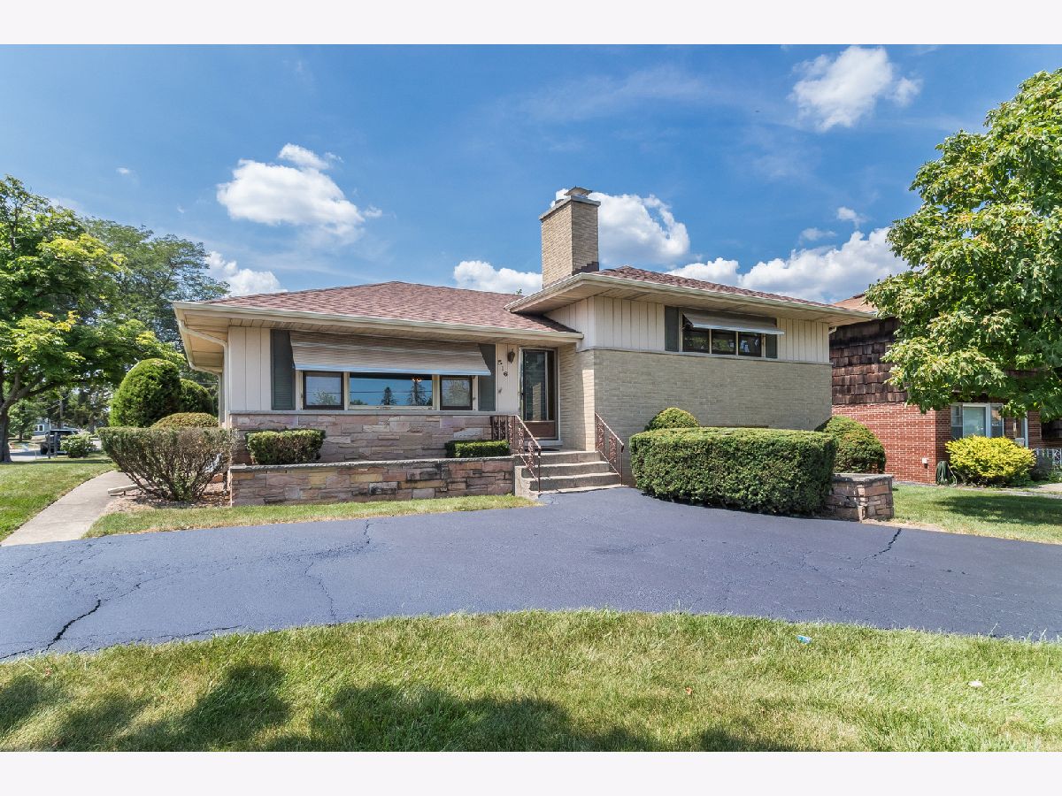 Homes Sold Newfield Manor Westmont Illinois, 516 Cass
