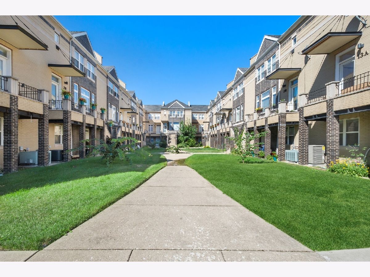 Townhomes Sold Ingleside Court Chicago Illinois, 6200 Ingleside