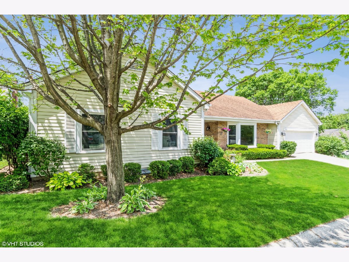 Townhomes & Condos & Homes Rented River Bend Naperville Illinois, 417 River Bluff