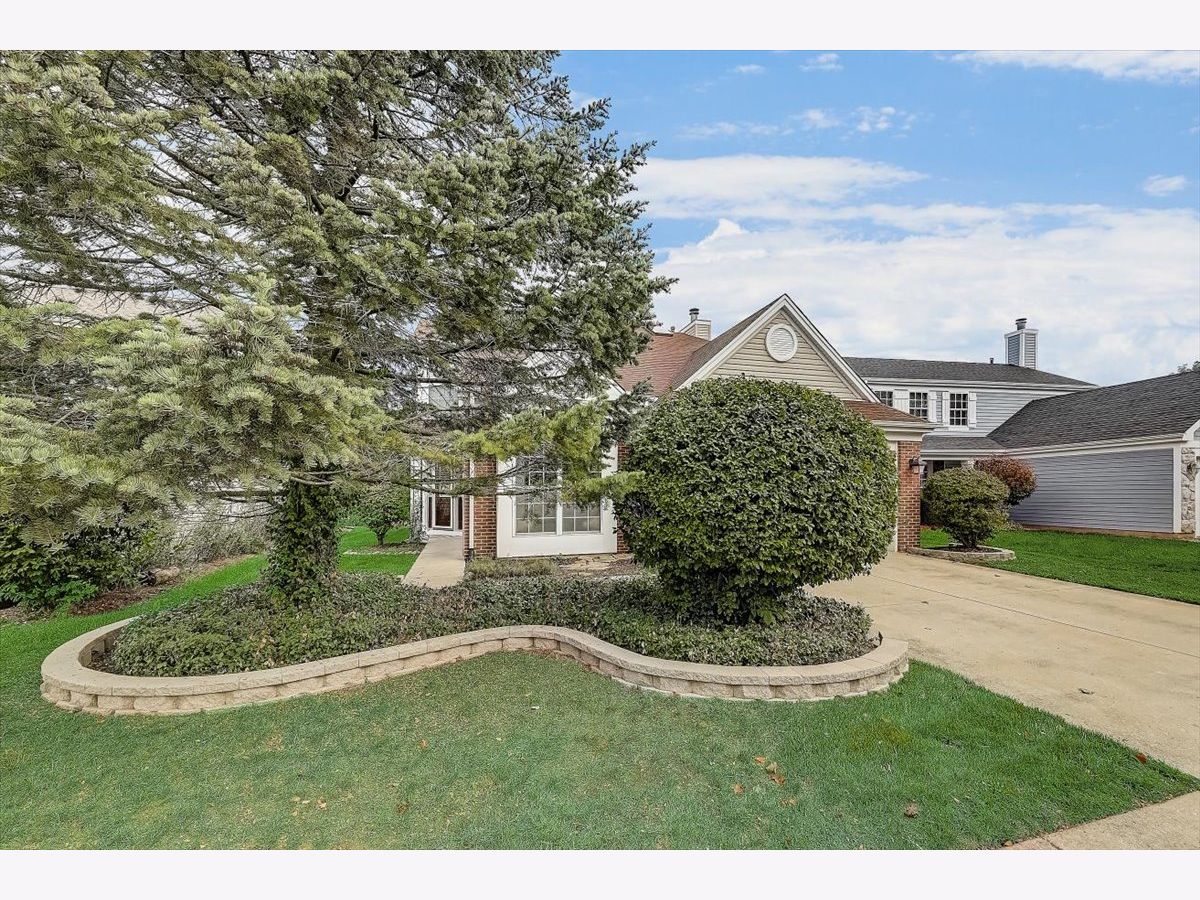 Homes Sold Cross Creek Streamwood Illinois, 51 Hummingbird