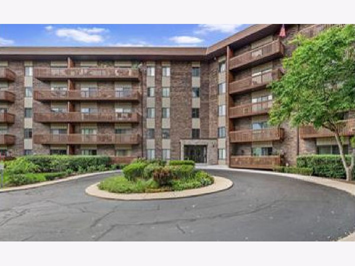 Medinah On The Lake Bloomingdale IL, Condominiums For Sale & For Rent