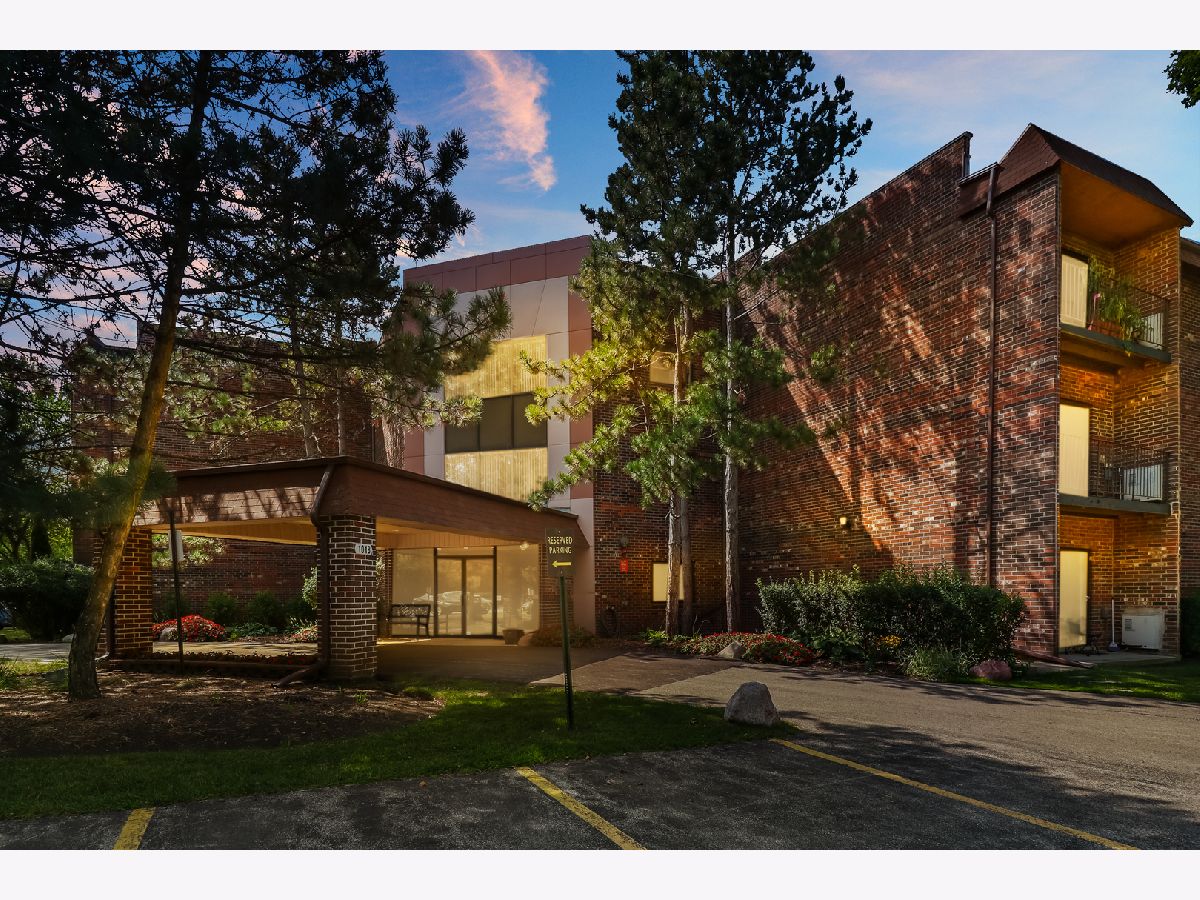 Condominiums Sold Castilian Court Glenview Illinois, 1018 Castilian