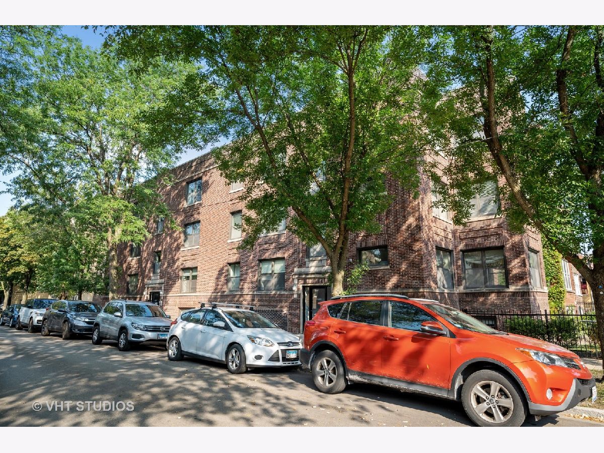 Condominiums & Homes Sold Rockwell Crossing Chicago Illinois, 2610 Leland