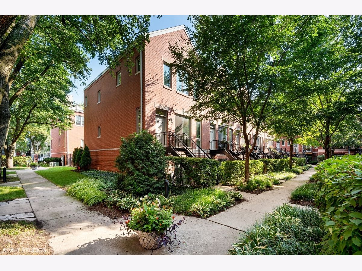 Townhomes Sold Henderson Square Chicago Illinois, 1522 School
