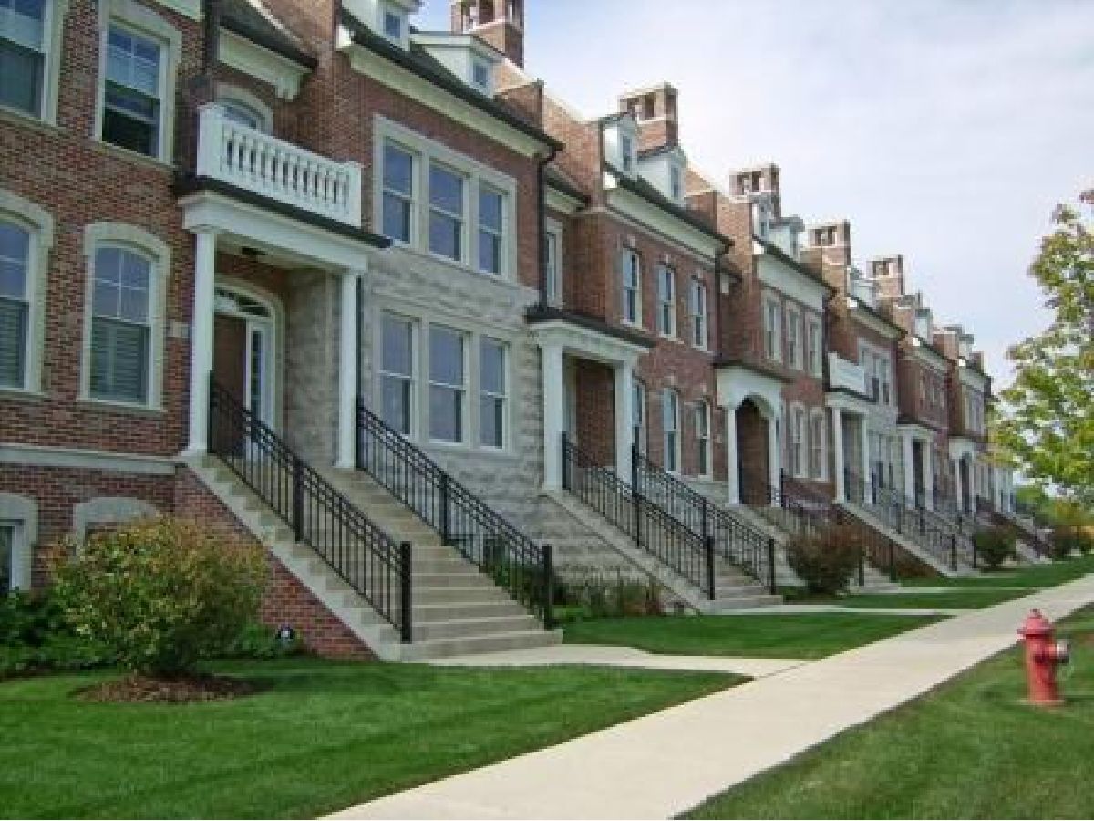 Townhomes Sold Woodstock Station Woodstock Illinois, 17 North