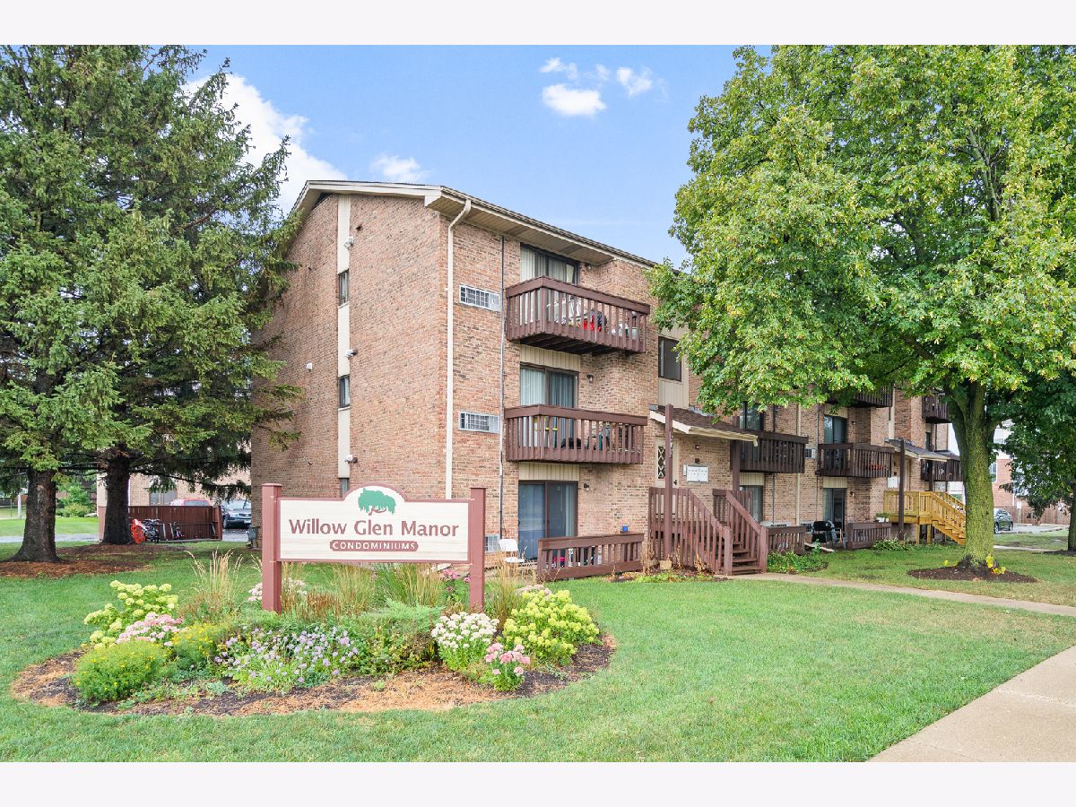 Condos & Townhomes Sold Willow Glen Wheeling Illinois, 271 Northgate