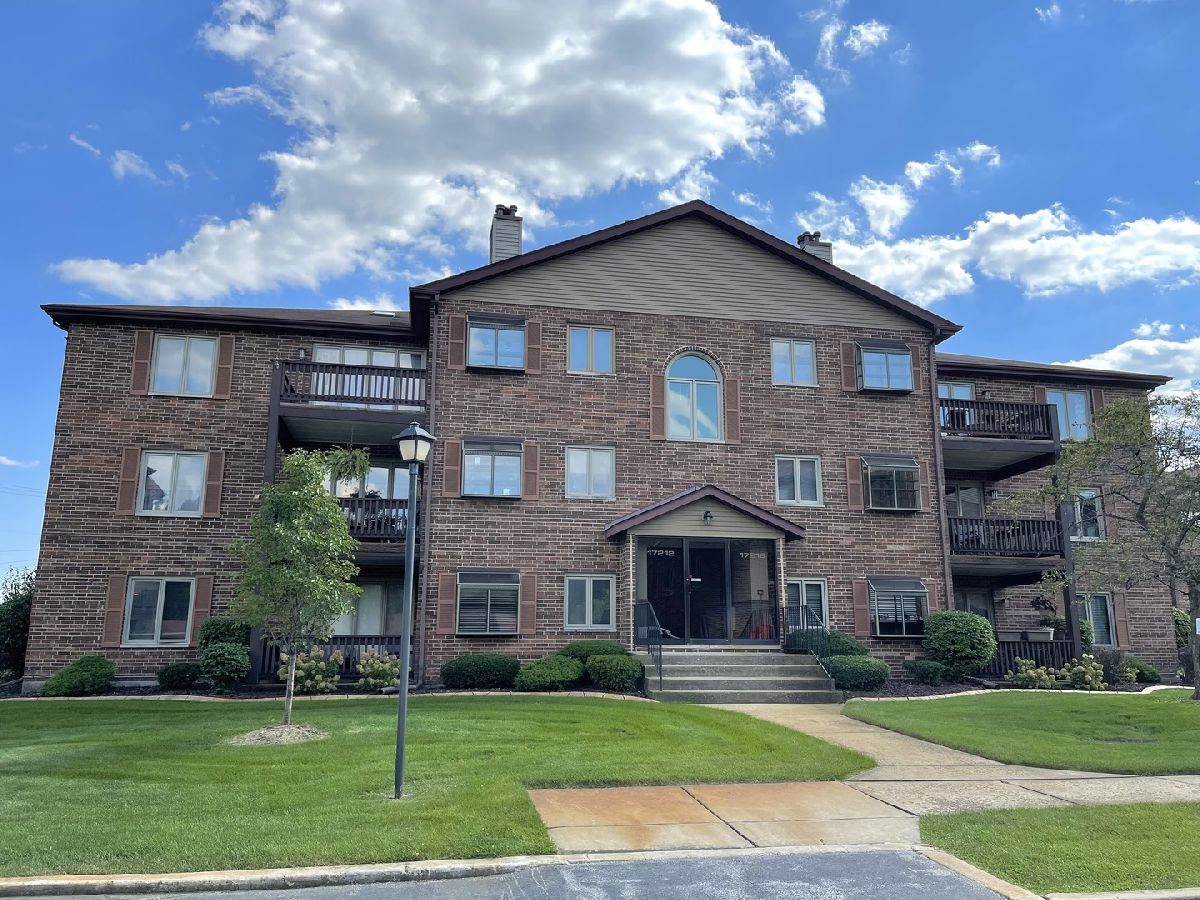 Condominiums Sold Ridgepointe Woods Tinley Park Illinois, 17218 Ridgeland