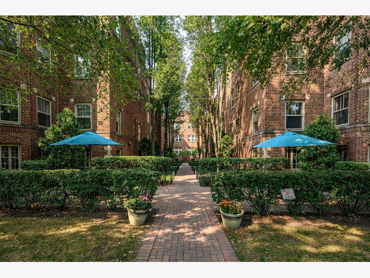 Condominiums Sold Avenue Square Oak Park Illinois, 225 Oak Park