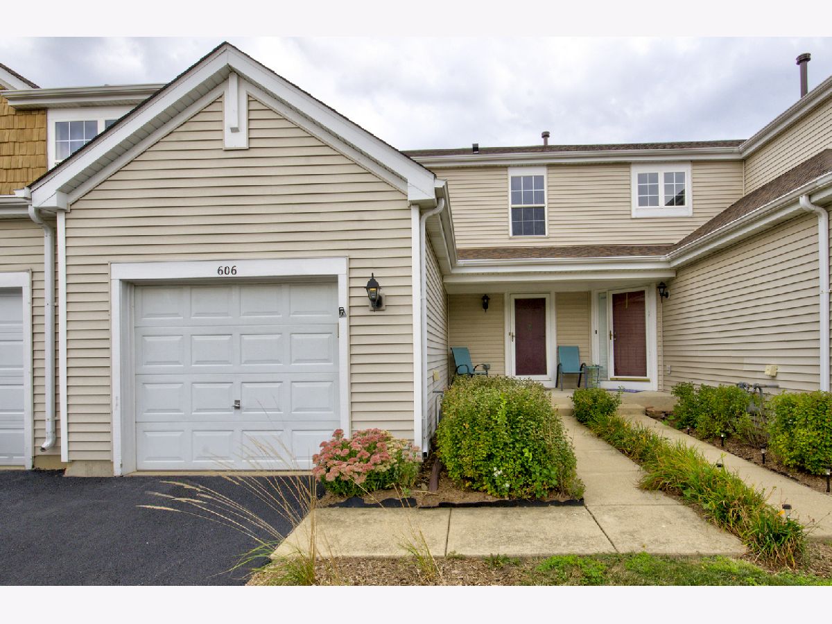 Homes & Condos & Townhomes Sold Springwood Joliet Illinois, 606 Springwood