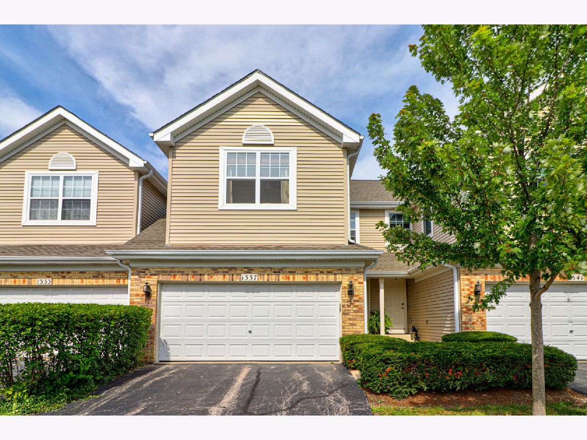 Townhomes Sold Cloisters Schaumburg Illinois, 1337 Lunt