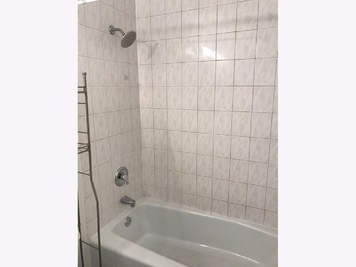 Condominiums Rented Emerald Hills Glendale Heights Illinois, 690 Marilyn