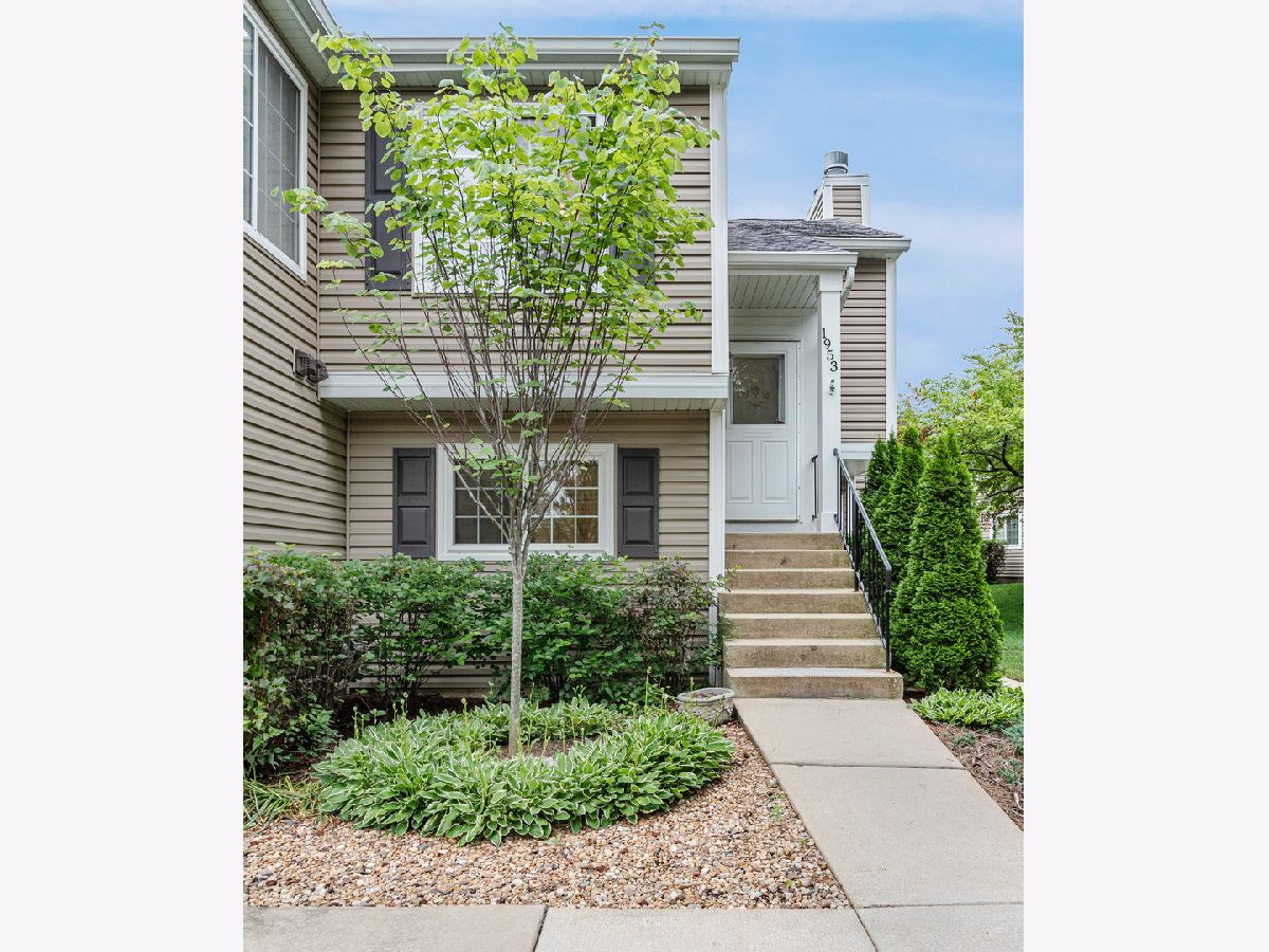 Townhomes & Condos Rented Windsong Schaumburg Illinois, 1953 Windsong