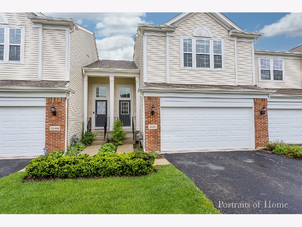 Townhomes Rented Villas At The Oaks Burr Ridge Illinois, 10S442 Carrington