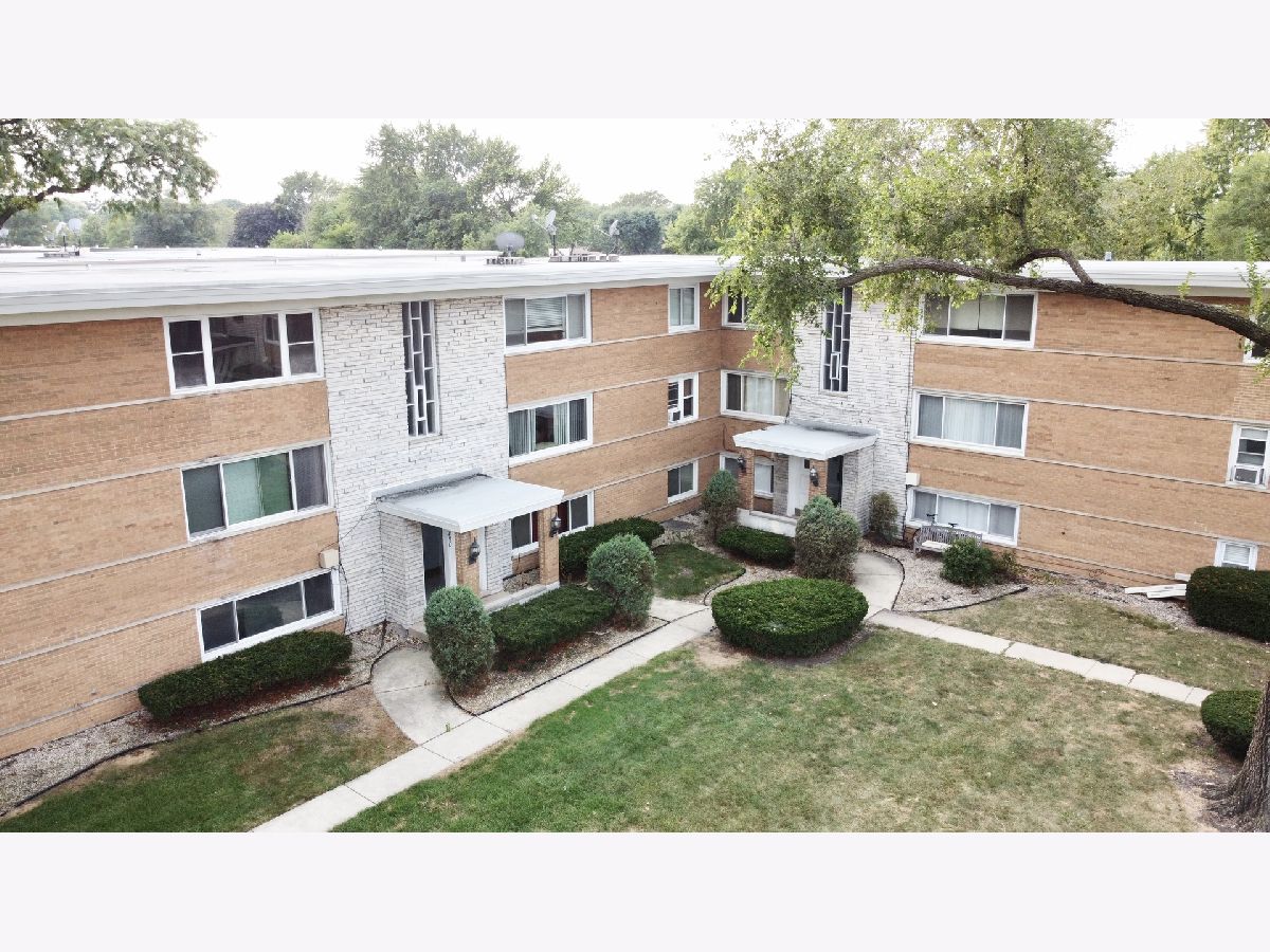 Condominiums Rented Lode Park Condos Worth Illinois, 6850 Lode