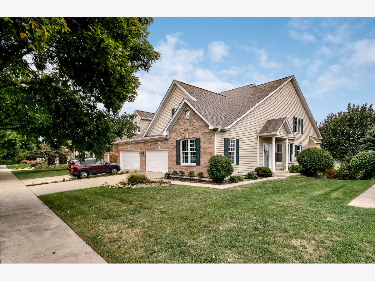 Townhomes Sold Mission Court Winfield Illinois, 1N175 Mission